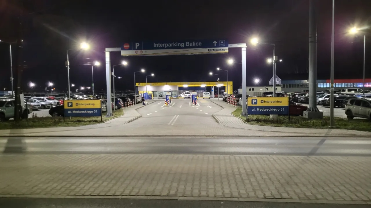 Ile kosztuje parking na lotnisku w Krakowie? Sprawdź ceny i opcje